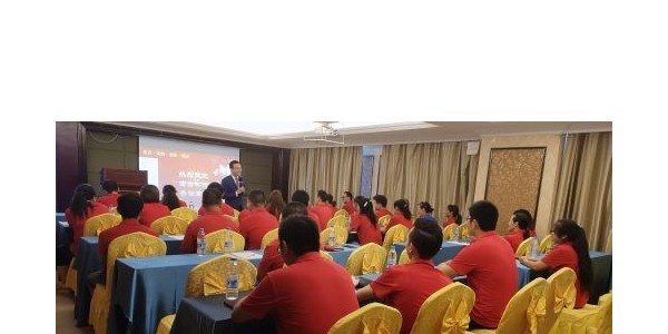 公司進(jìn)行團(tuán)隊向心力培訓(xùn)二