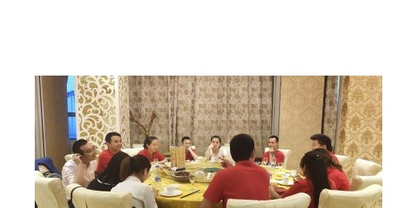 公司員工年中聚餐2