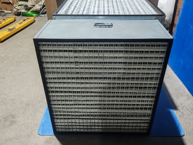 工業(yè)呼吸衛(wèi)士：油霧凈化器過濾器的技術(shù)進(jìn)階與應(yīng)用價(jià)值