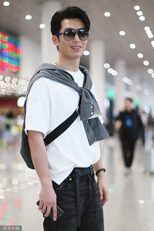 竇驍大方表白賭王女兒后第一次現(xiàn)身機(jī)場——與高效過濾器規(guī)格的關(guān)系