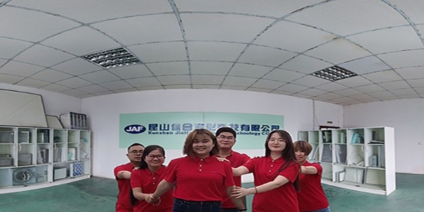 市場(chǎng)部員工團(tuán)隊(duì)一家人